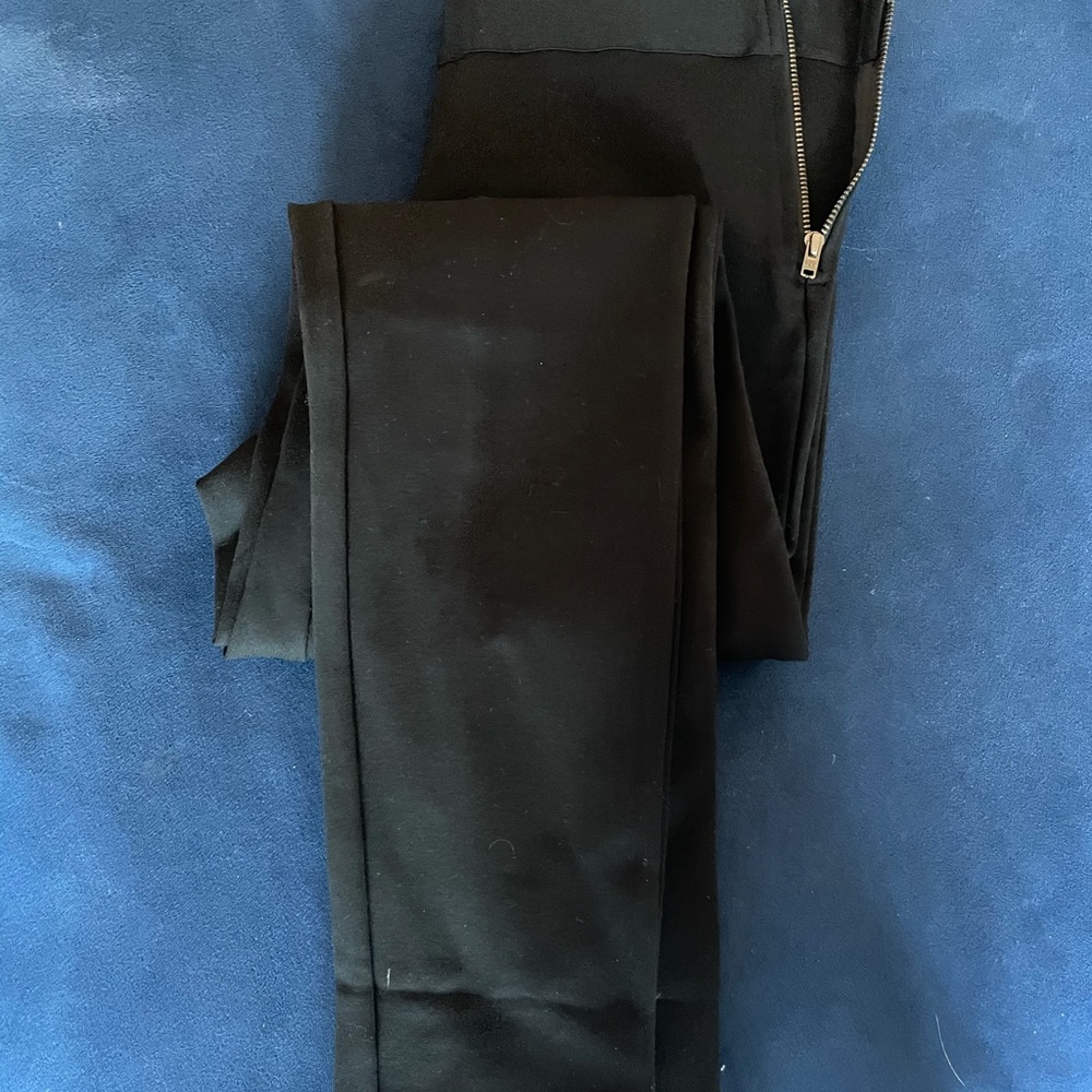 J.Crew NWT Gigi pant. Size 6.  Black.